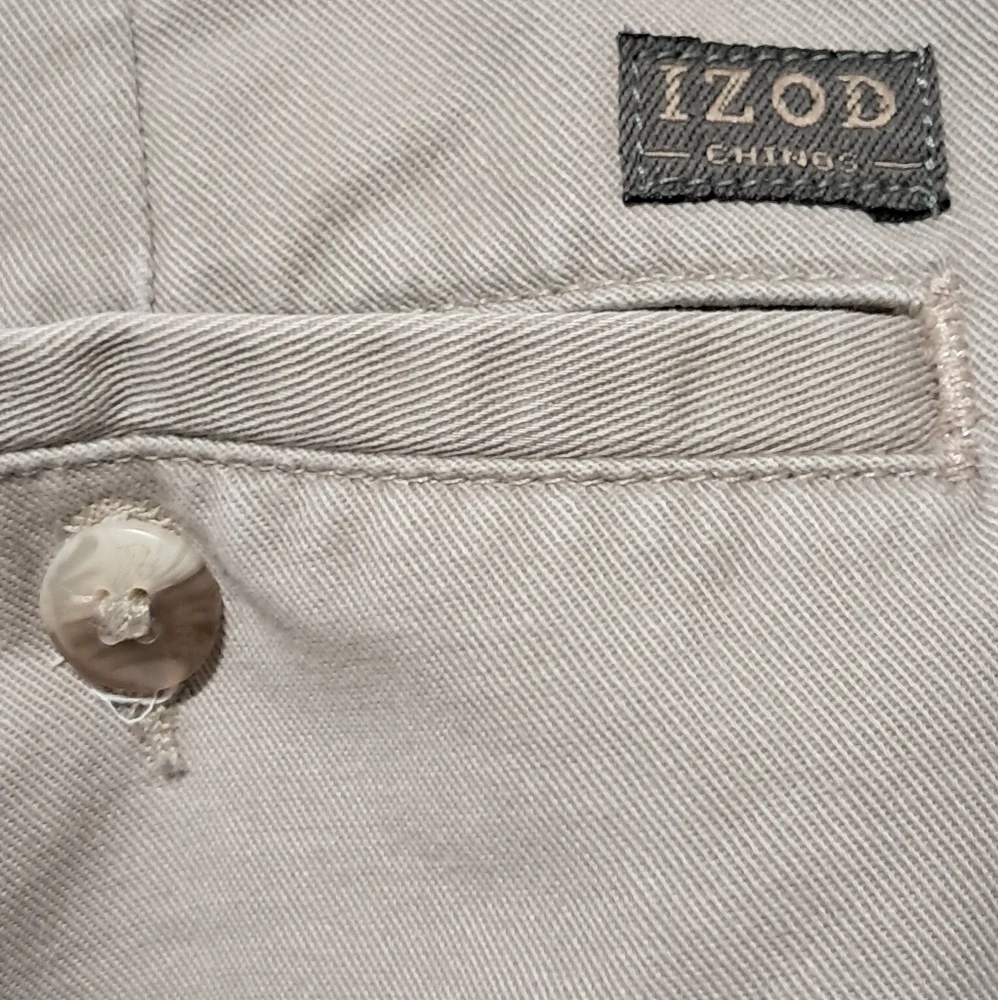 34x29 Izod Chinos 34X29 - Picture 7 of 7